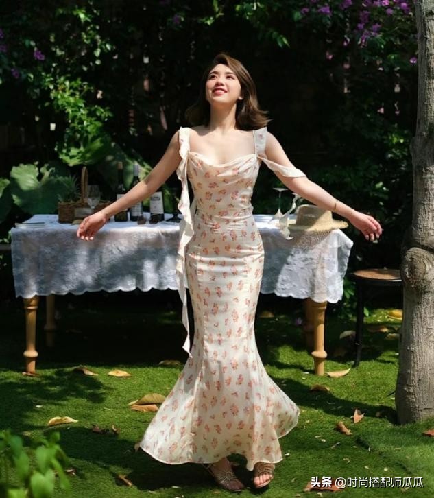 夏季流行最新款上衣和裤子,今年最流行的裙裤和上衣新款