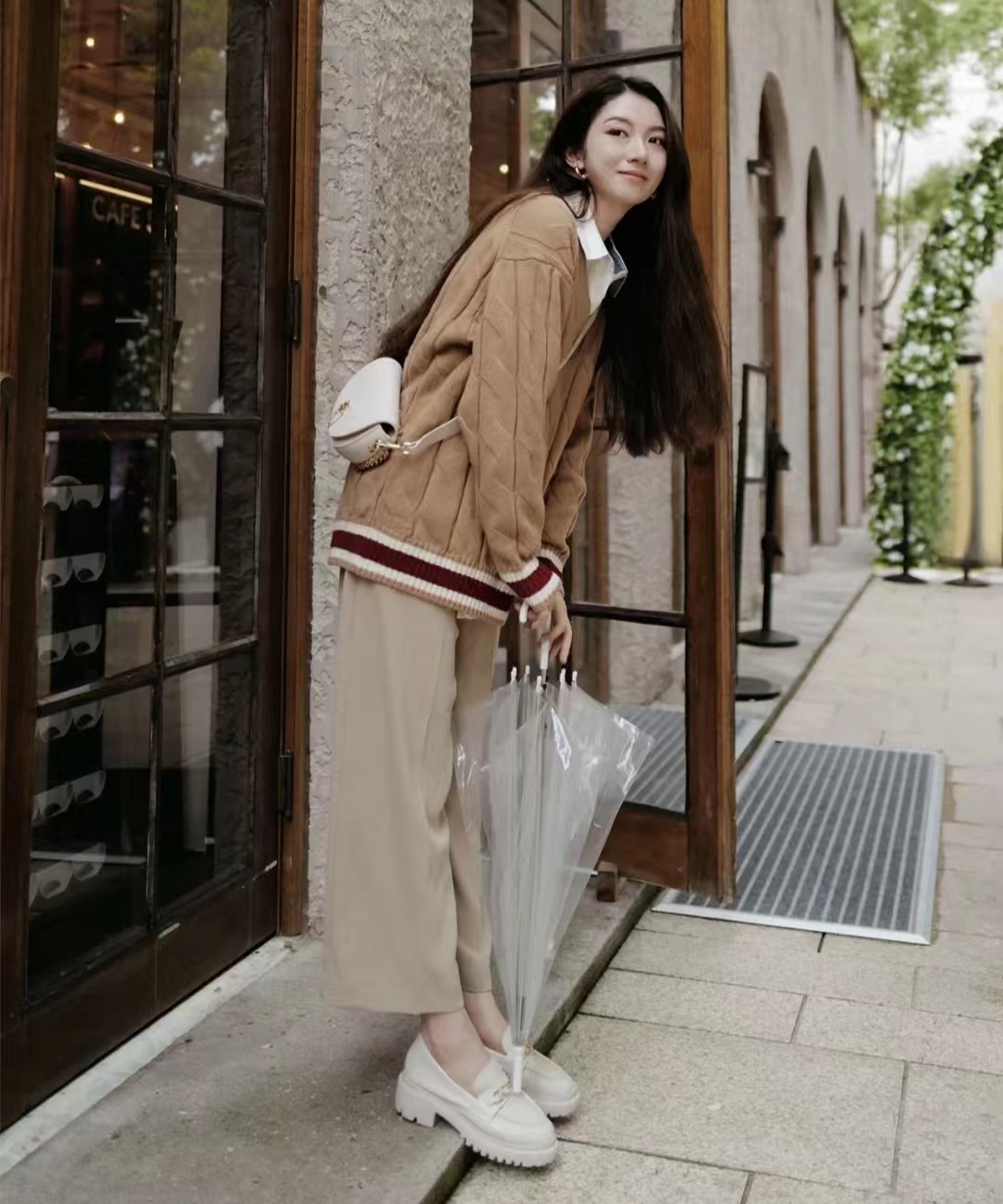 男卡其色上衣配什么颜色下装好看,卡其色里面搭配什么颜色好看