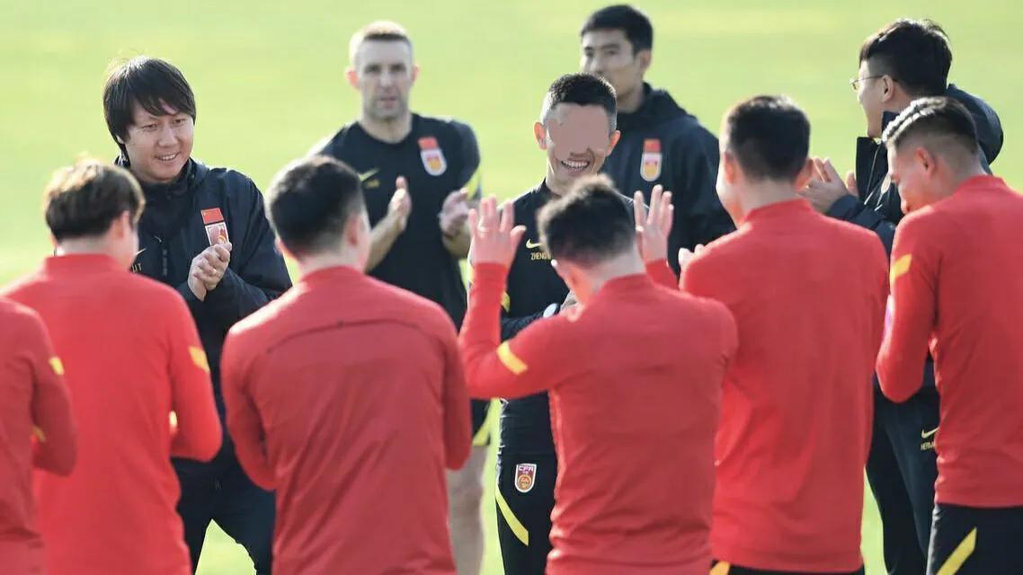 足坛上一堆寄生米虫，当年换李铁的风是谁带起来的？