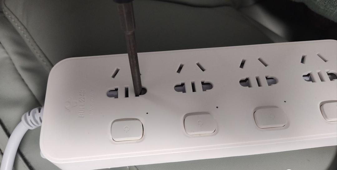 绿联插板与公牛插板对比,公牛插线板怎么选