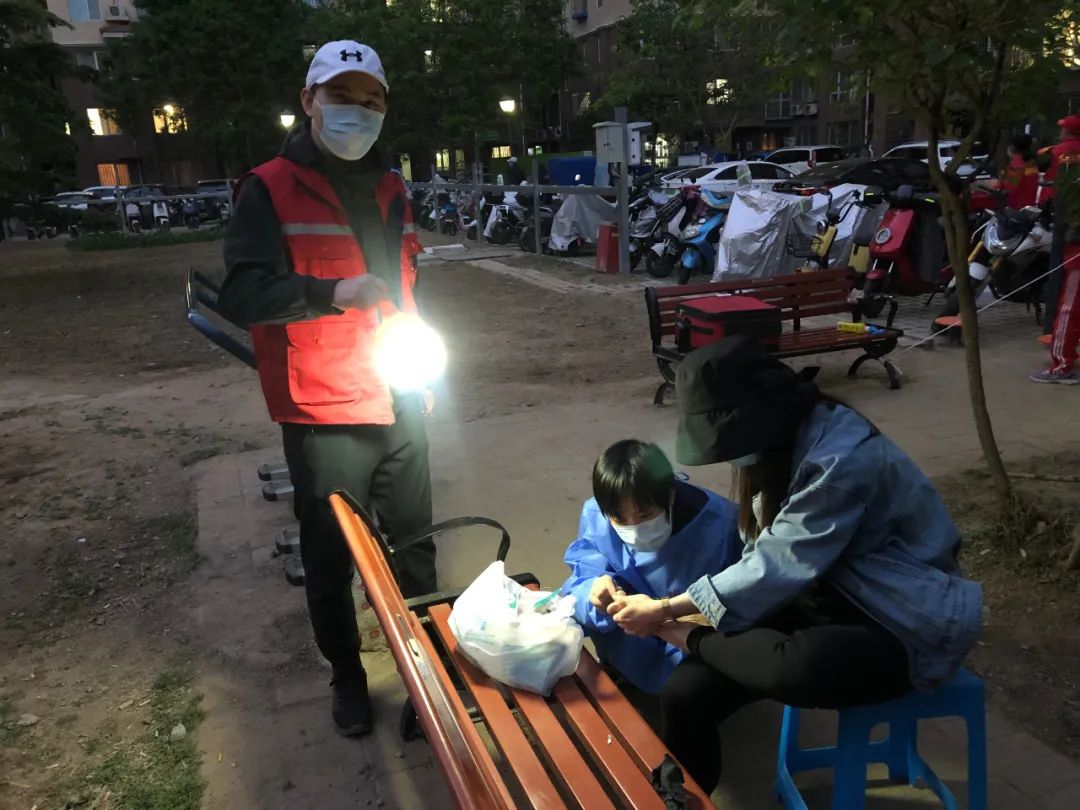 “我可以！”通州大方居封控后，医疗小分队就地上岗，撑起一方烟火