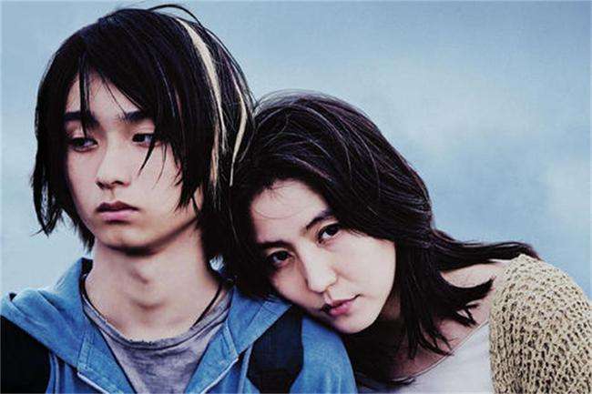 花季少年杀害祖父母，只为了给母亲出气，畸形母爱将儿子变成恶魔