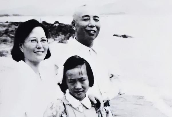 1972年,65岁开国上将迎娶小33岁的小姨子:这是妻子临终前的遗愿