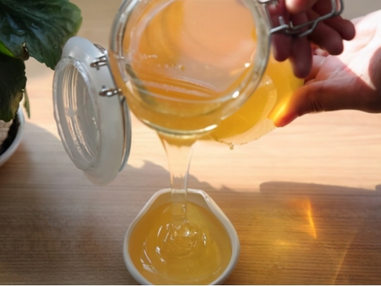 喝蜂蜜早上喝好还是晚上喝好呢,蜂蜜什么时候喝最好早上还是晚上