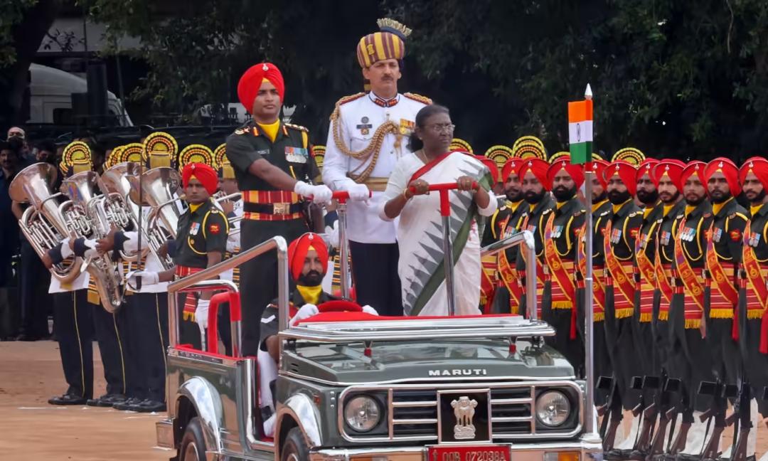 印度总统的检阅车是吉姆尼？