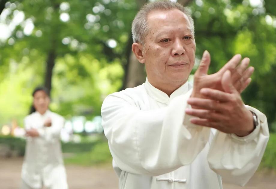 老年人凉水洗头有什么危害,中老年人洗头也要谨慎