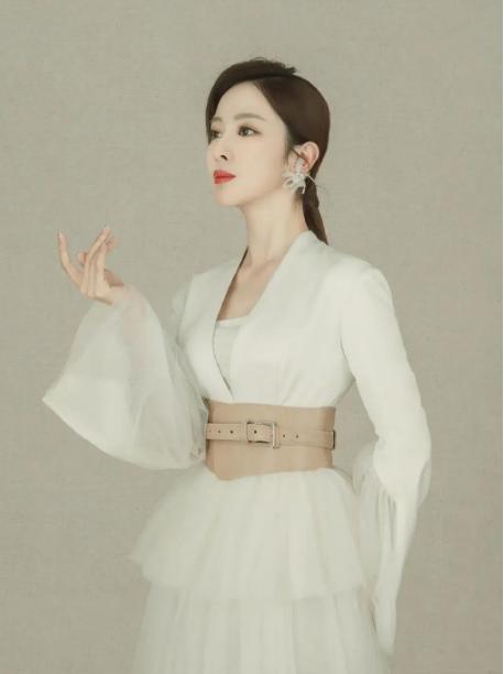 至今未婚的五位央视女主持人,14位央视美女主持人今昔对比