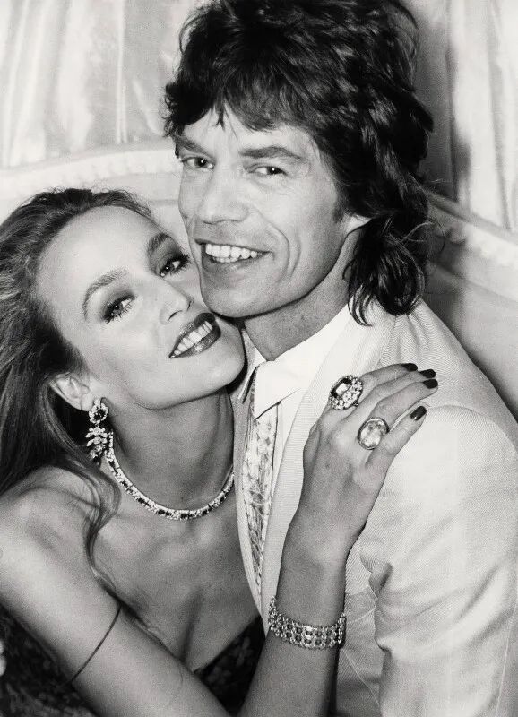 那位曾靓绝时尚圈、串起欧洲上流社会的超模为何落魄至此……