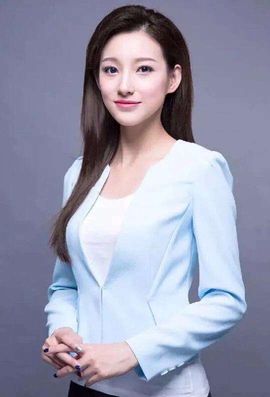 美女马凡舒春晚,马凡舒照片主持春晚