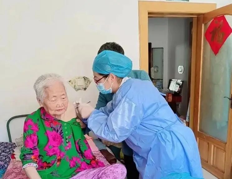 2021年新冠病毒疫苗接种工作总结 (全力以赴推进新冠病毒疫苗接种)