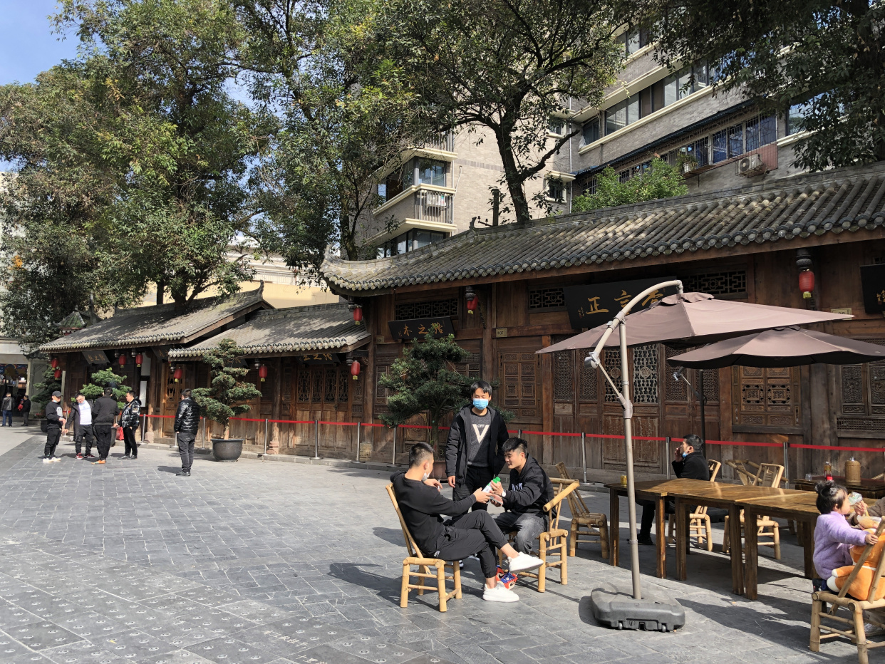 荷花池市场有什么好玩的,荷花池仿古街