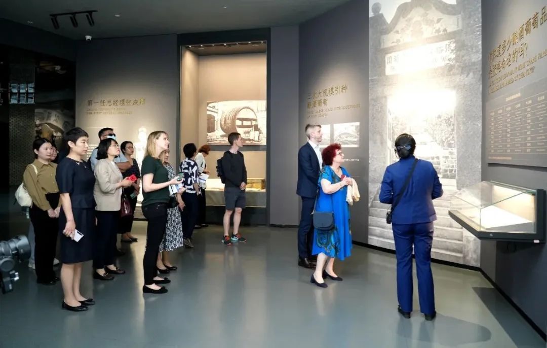 中国酒文化张裕葡萄酒,张裕茅台干红葡萄酒