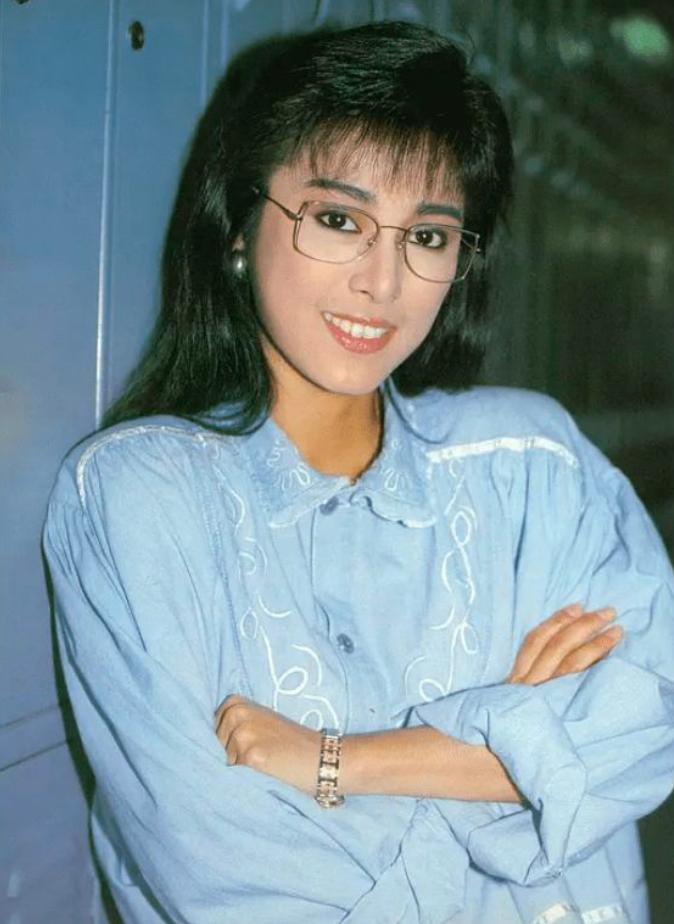 同父不同命的姐妹花：55岁雪梨三段感情坎坷，65岁米雪痴爱一人