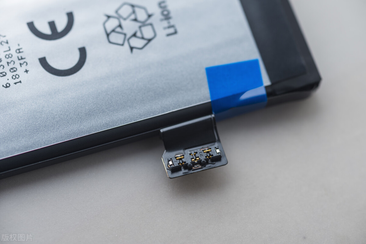 华为4500毫安电池能用多少年,华为7000毫安电池手机