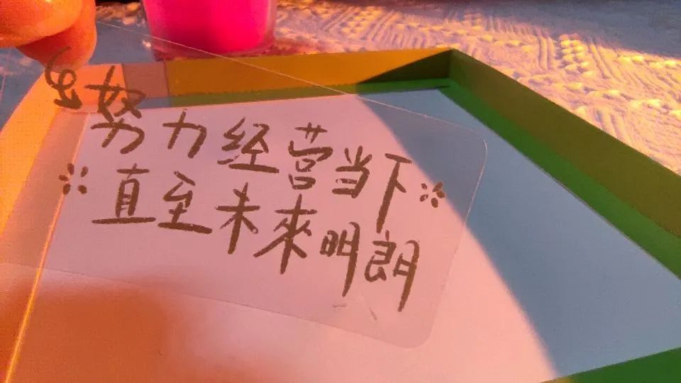 你要戒掉的不是手机，是手机里的“奶头乐”：做回人间清醒