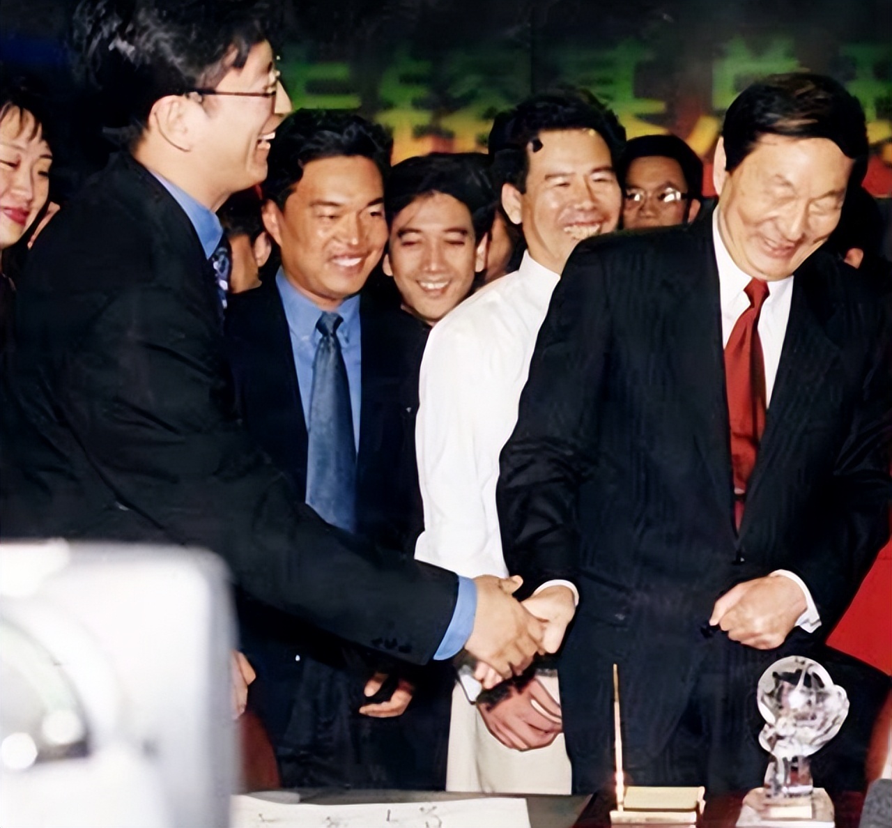 88年*镕基朱**自我批评：作为上海市长我不是最佳，比江*民泽**差得很远