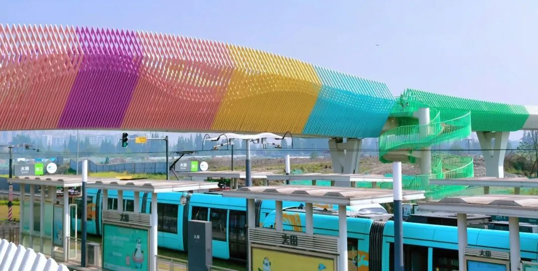 地铁广告争议,地铁广告反映了什么