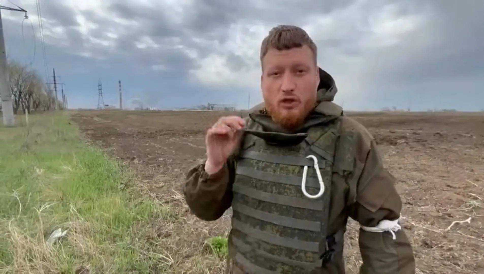 俄军进攻亚速钢厂,俄军怎么不使大杀伤力钻地弹