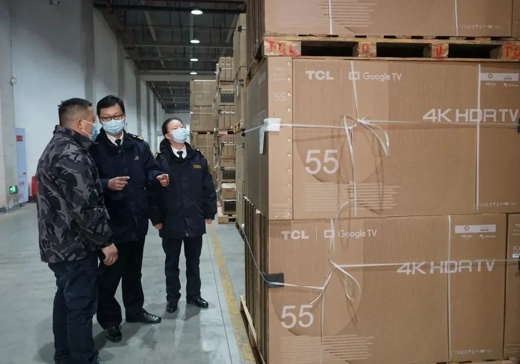 关注丨铁路港:春节脚步忙,海关眼中的“热火朝天”