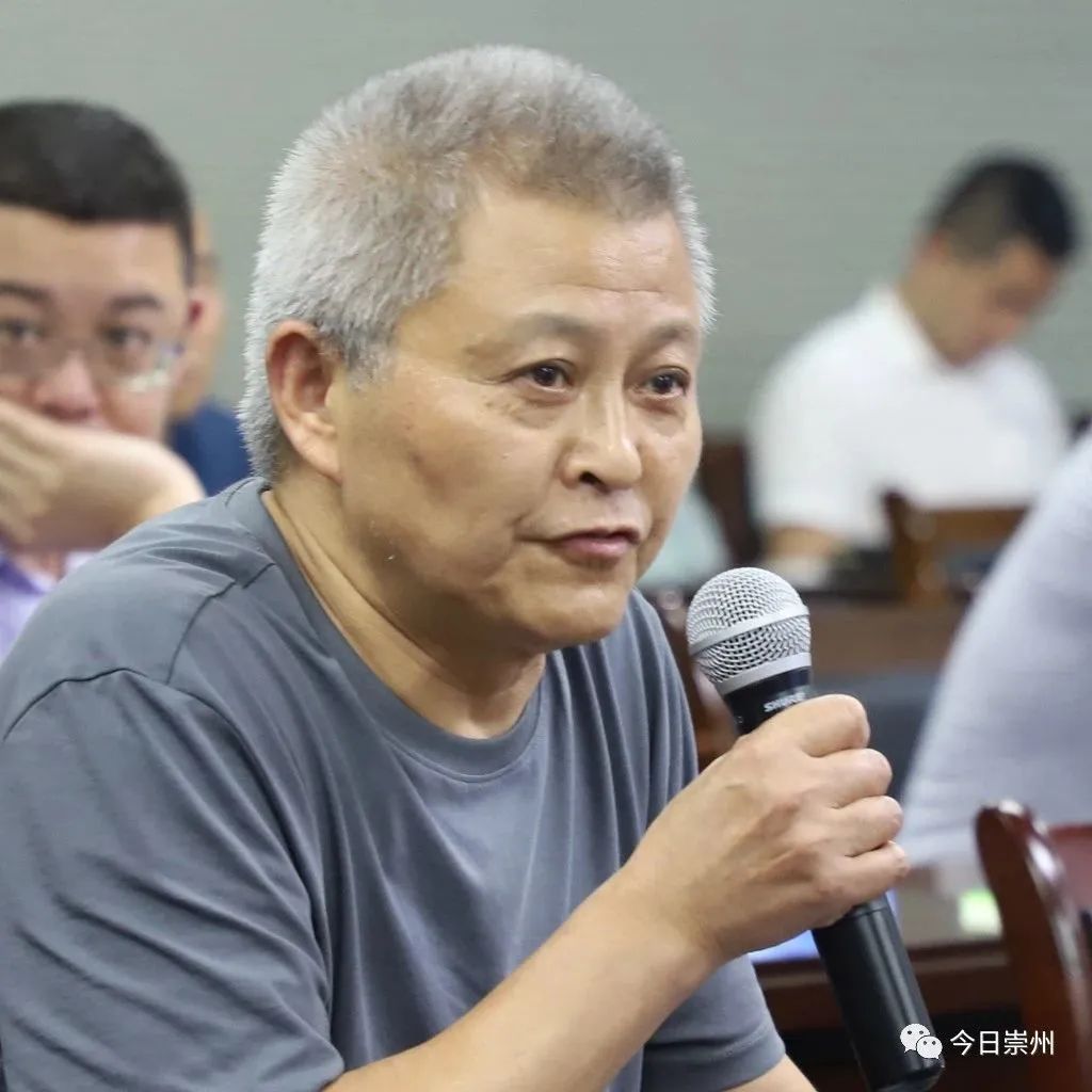 “蓉易见·崇企茶馆”聚焦打造体育强市并开展大运会筹备工作宣讲