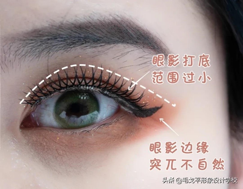 为什么画了眼妆反而更显眼睛小,为什么别人画的眼妆都这么精致