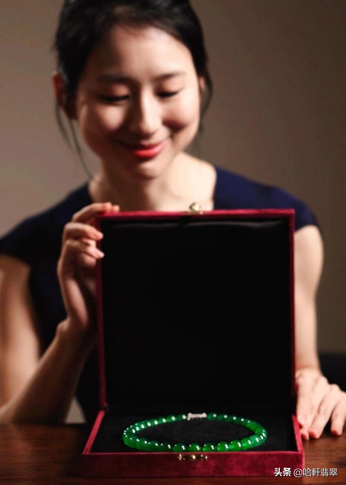 佳士得拍卖翡翠手镯图片,越贵越有人买