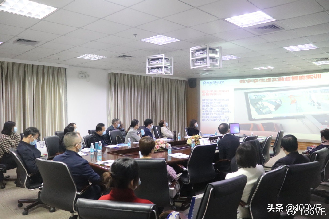 厦门市人社局走进凤凰创壹参观体验元宇宙最新技术