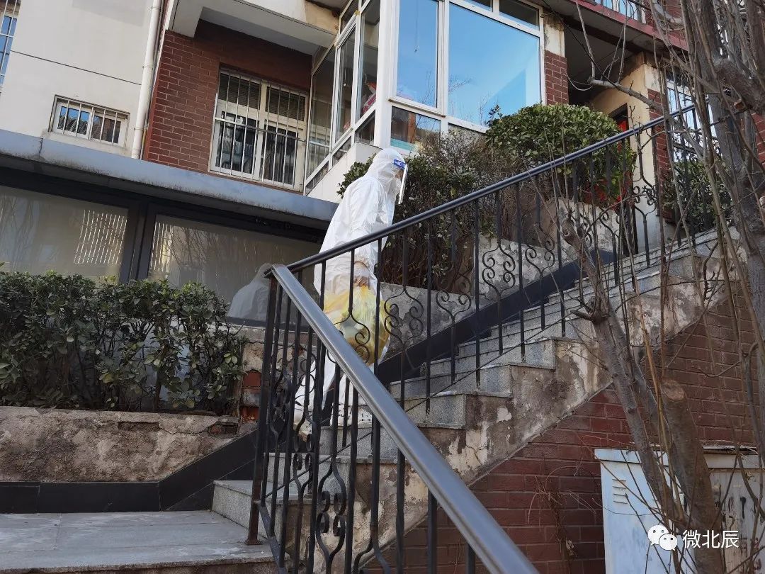 基层干部连续奋战在抗疫一线,党员干部齐出动强化社区疫情防控