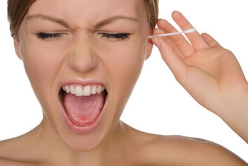 耳朵特别痒又掏不出耳屎怎么办,耳朵里痒一掏就流水是什么原因