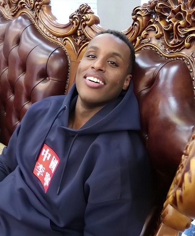 在华外国网红，非洲rose和伊博圈粉千万，“花蛇”潘南奎臭名昭著