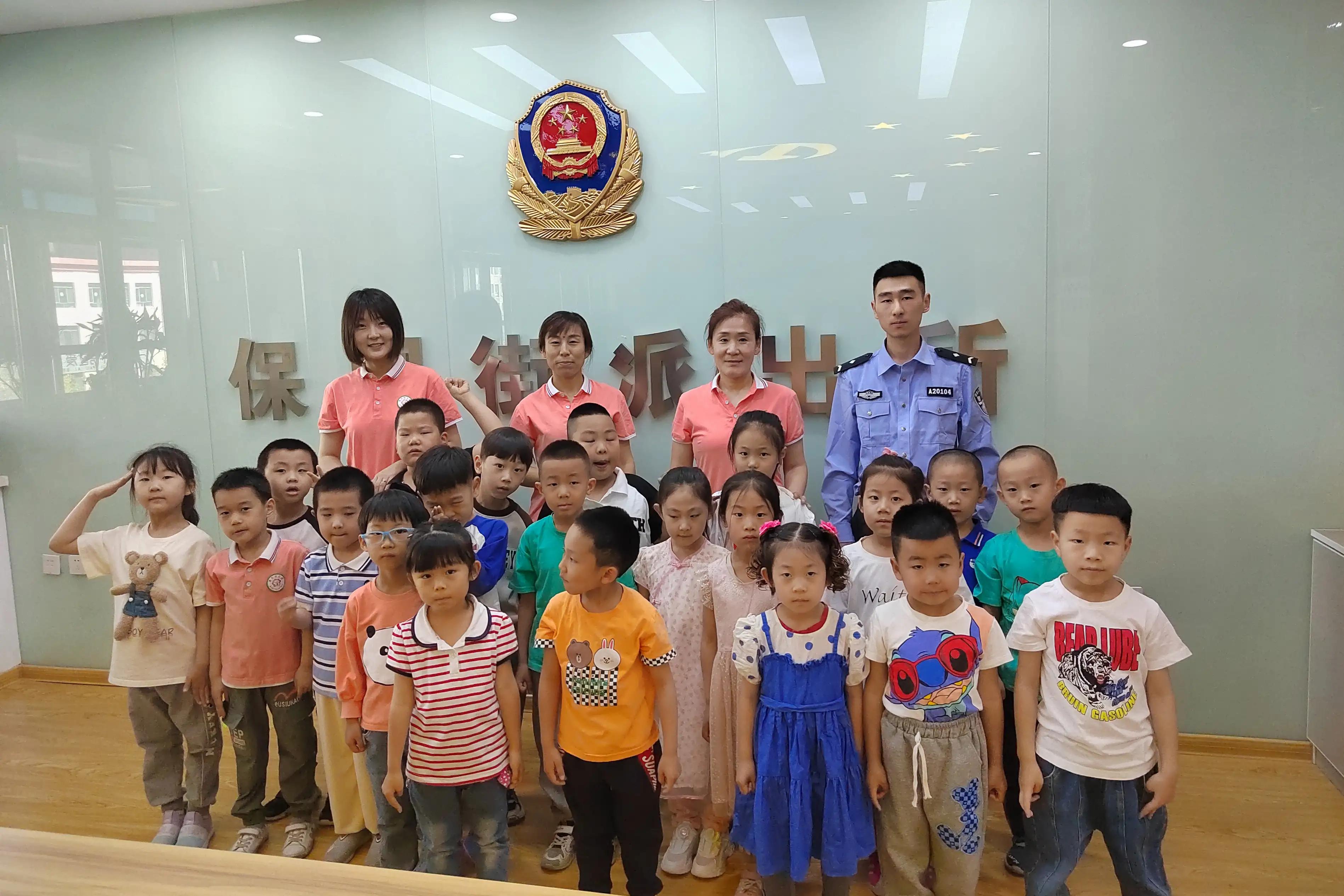 哈尔滨保国街派出所警察,哈尔滨保国街派出所