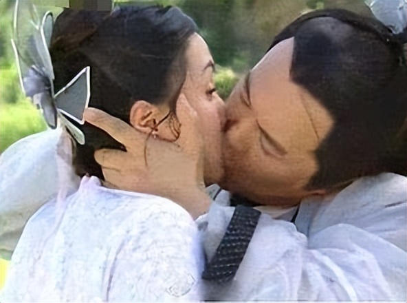 假戏真做，娱乐圈的“灯下黑”，让多少女演员有苦难言？