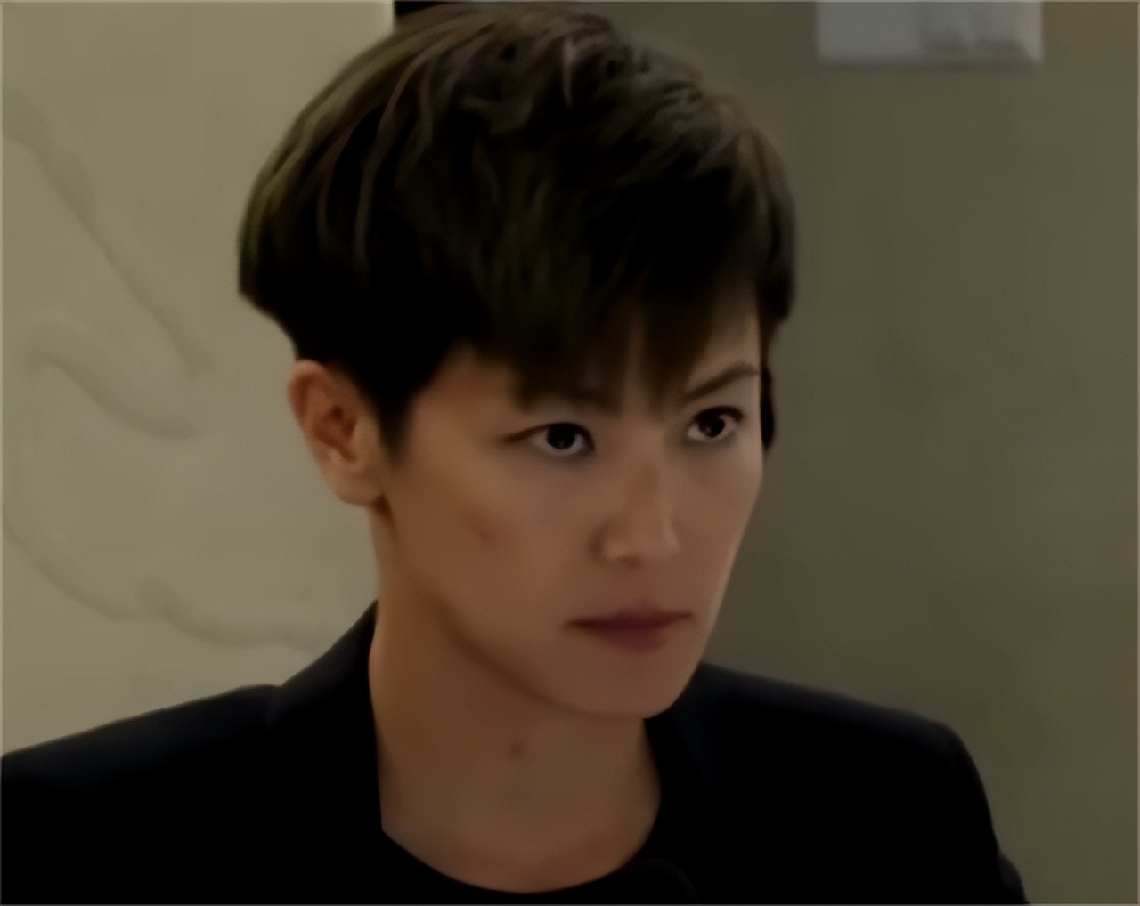 21年“港独”何韵诗被捕：大发“乱港财”，出书定价110元港币