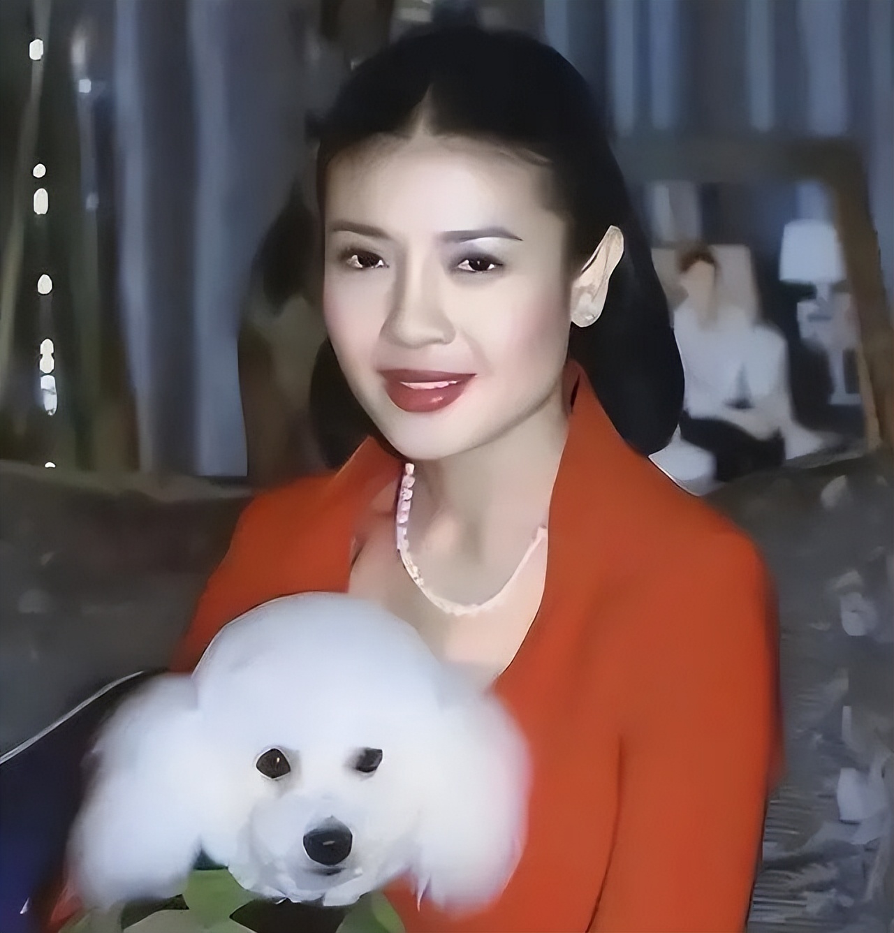 泰国王妃视频完整版,泰国王妃穿红裙