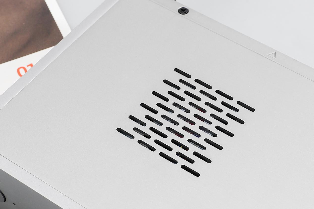 这才叫“多屏”最强电脑！极夜8110m微型小主机：一机四屏够不？