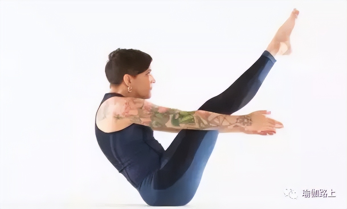 瑜伽深度船式的正确训练方法,瑜伽船式尾骨痛