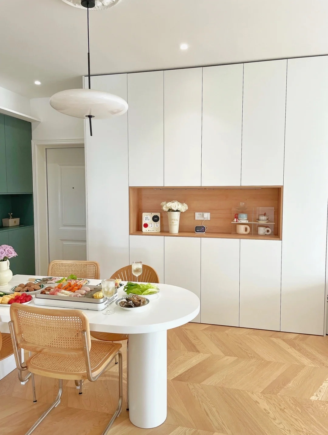 发现一户装修很精致的现代轻奢风,发现一户比较独特的中式风装修