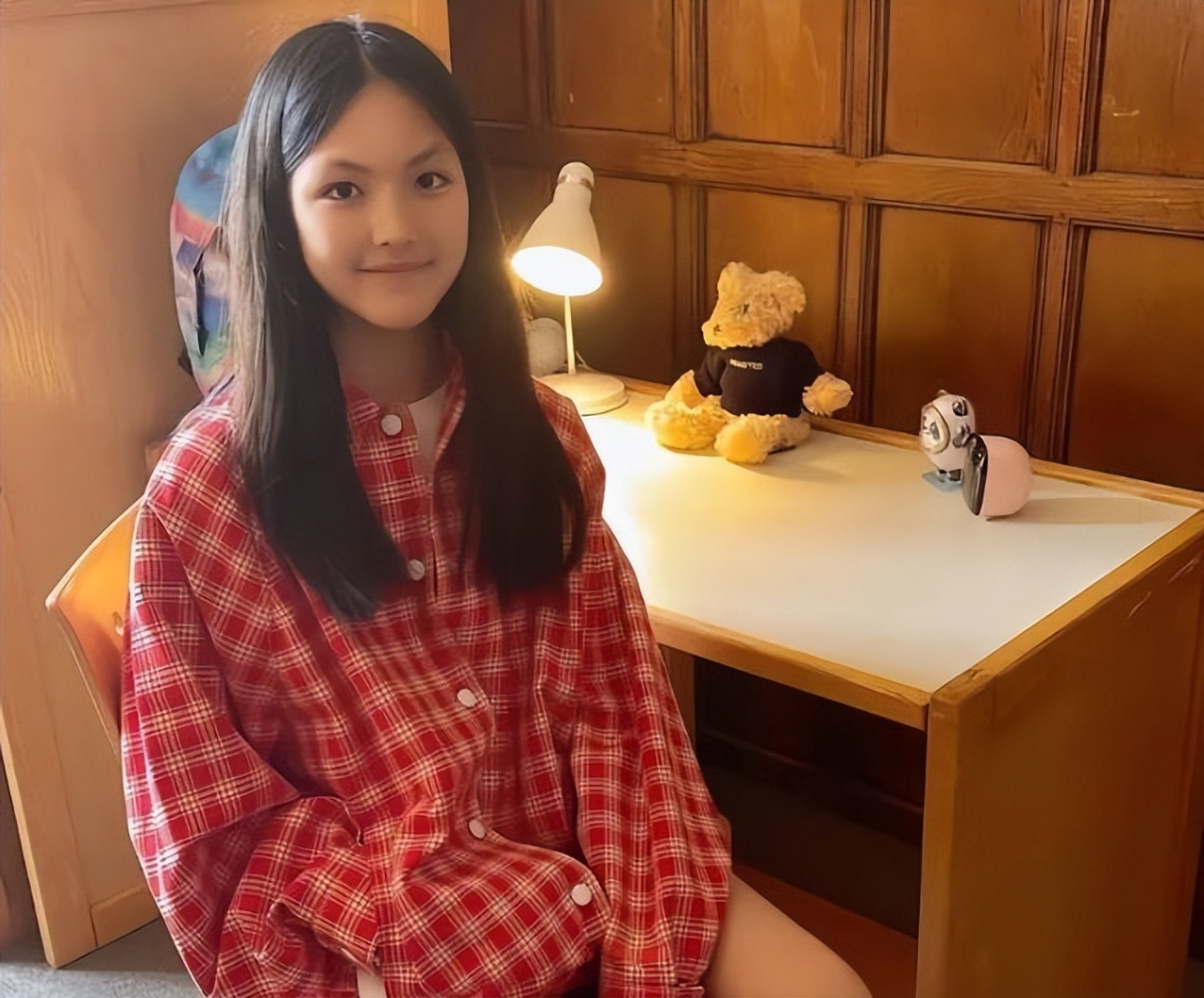 王诗龄李湘王岳伦头等舱,李湘王诗龄机场