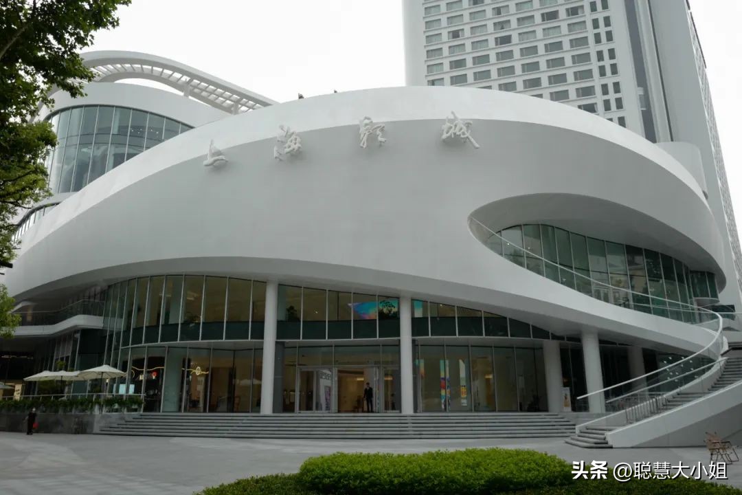 去这条充满松弛感的“小马路”，慵懒地溜达一天才是正经事