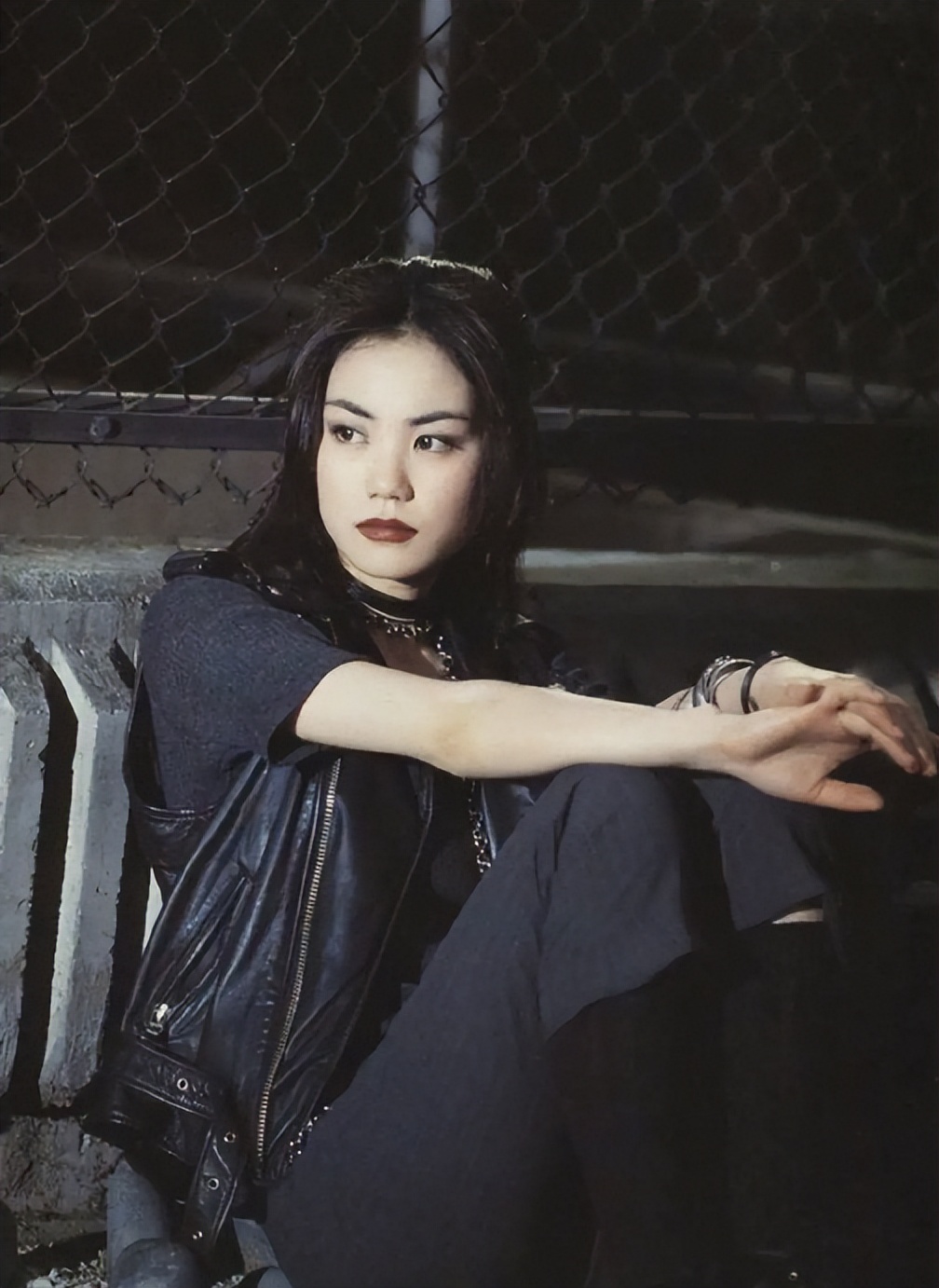 王菲和谢霆锋张柏芝的情史,李亚鹏与王菲现在的情史