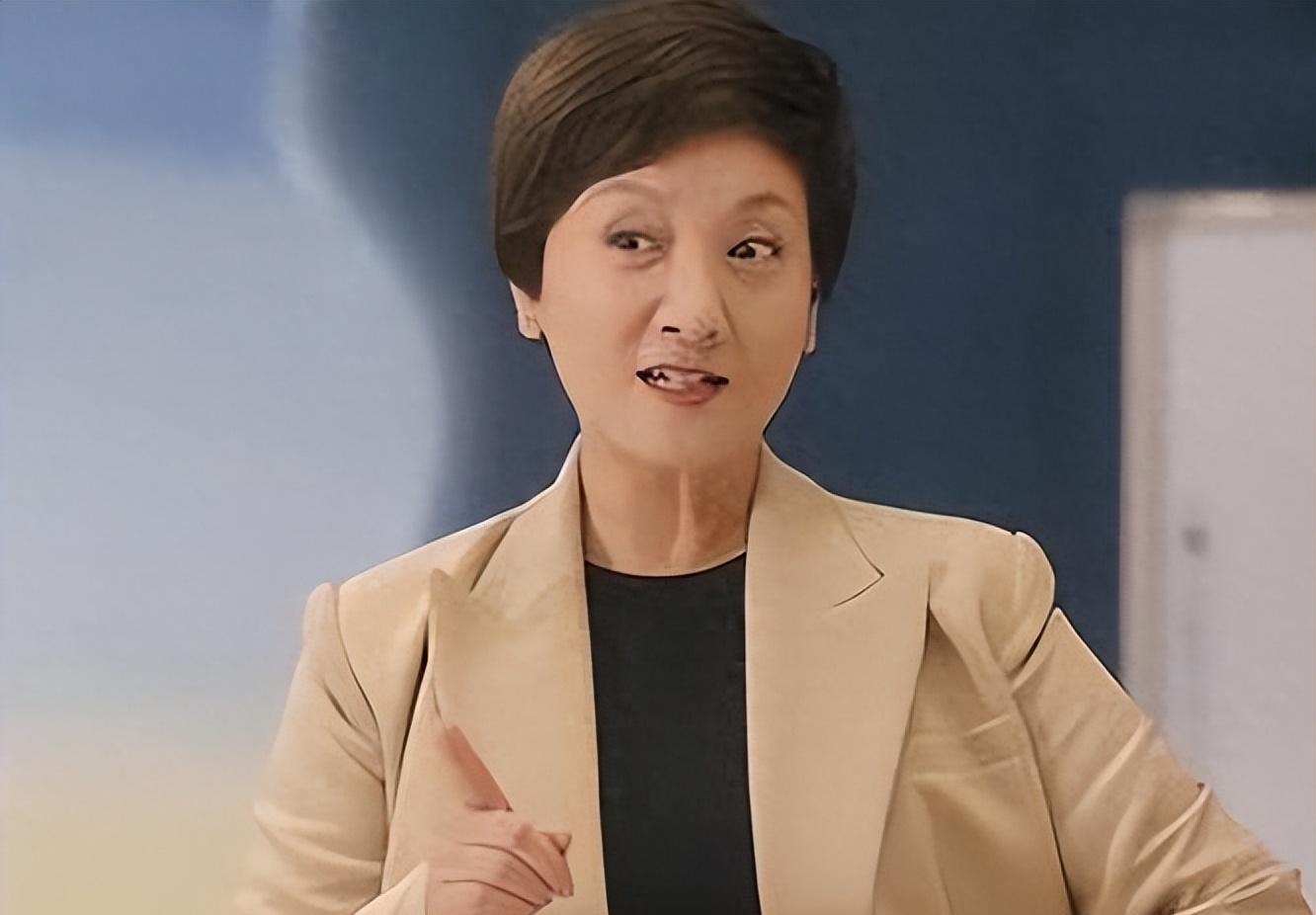 谁都想不到!快到年底了,65岁的邓婕用这样的方式,丢出一对王炸