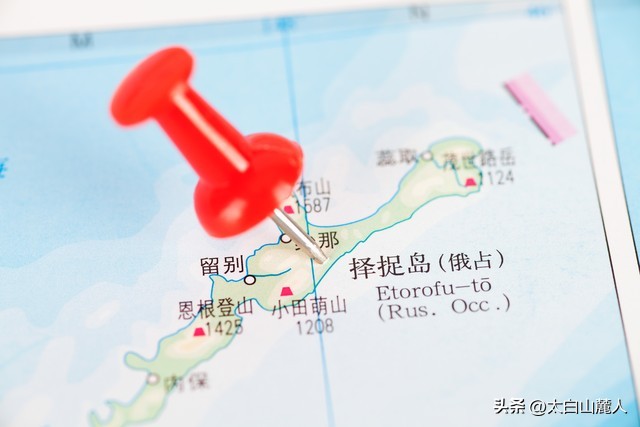 我们两个近邻――一个打仗爱偷袭别人，一个爱偷盗别人文化!