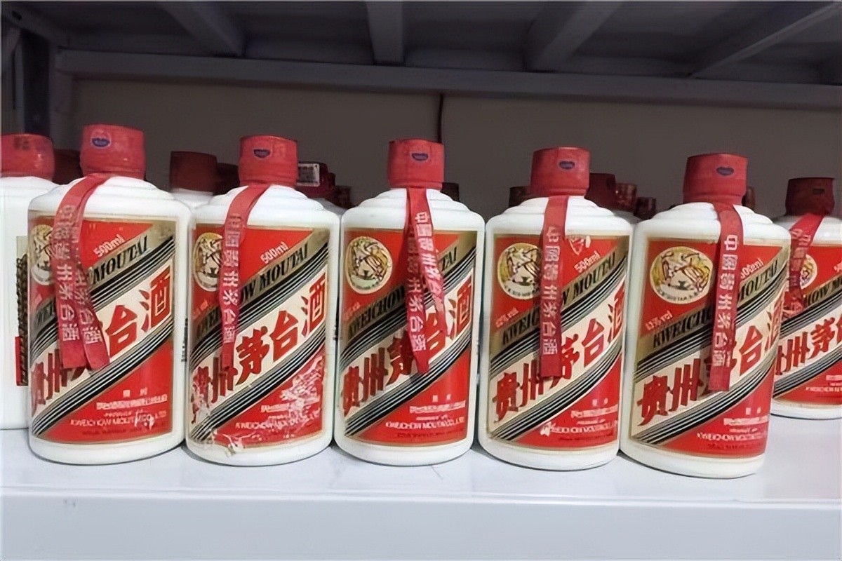 网友晒珍藏酒,网友晒整箱五粮液