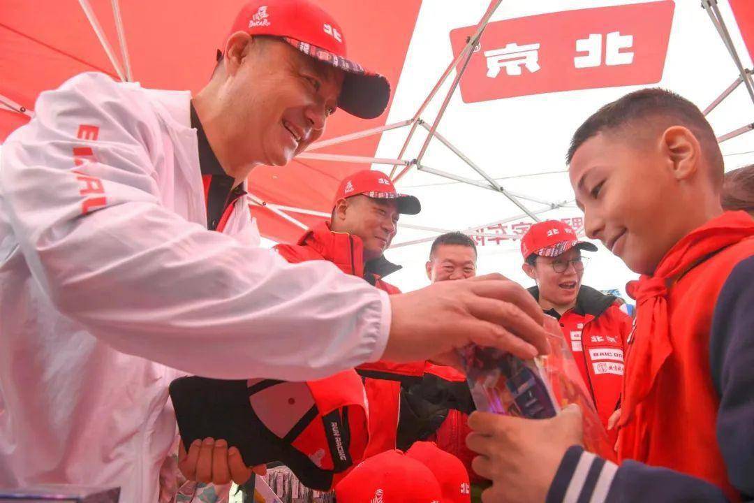 “环塔故事会”公益活动，和田孩子提前过“六·一”