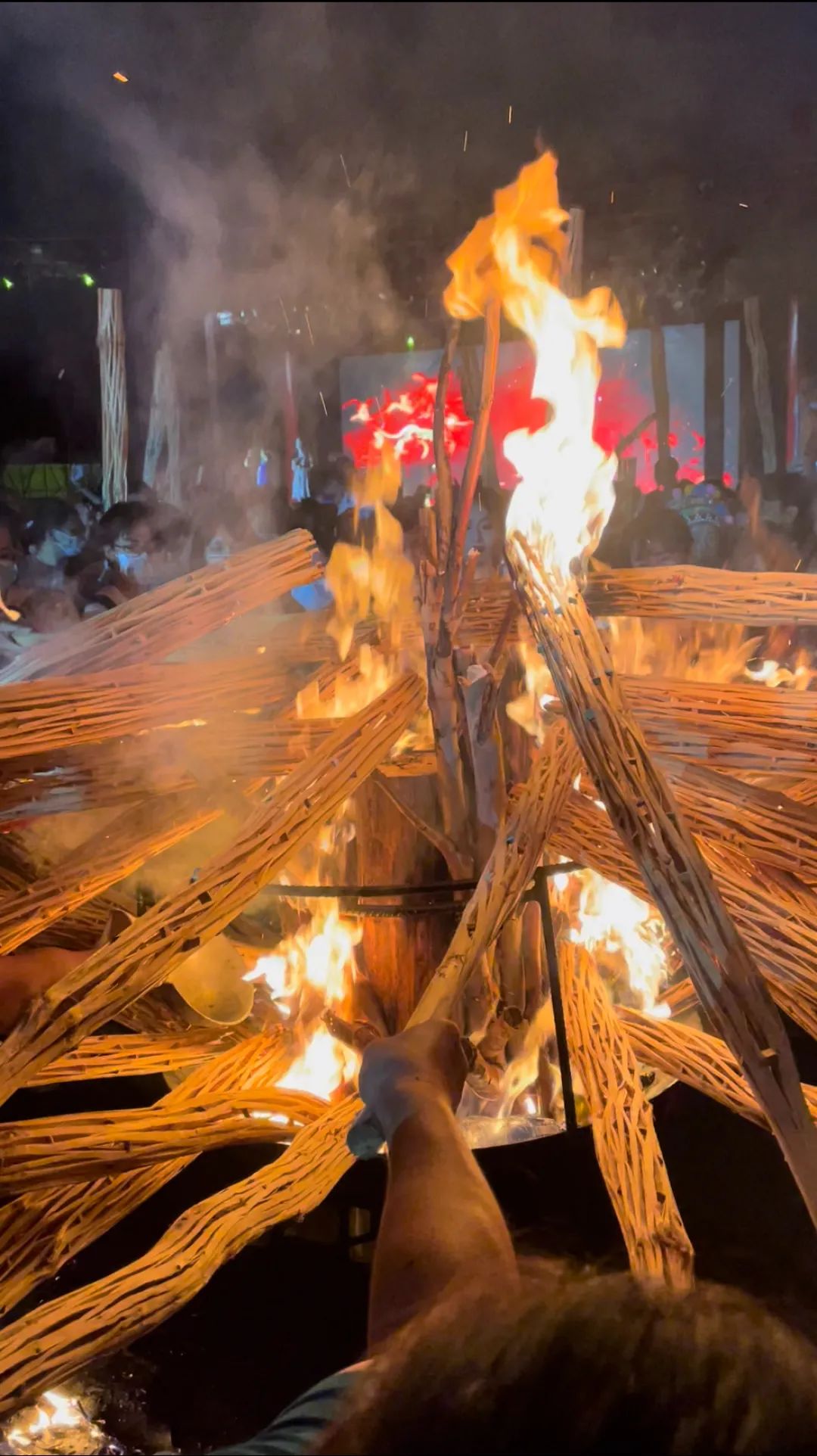7月份人来人往街道,7月北京人山人海