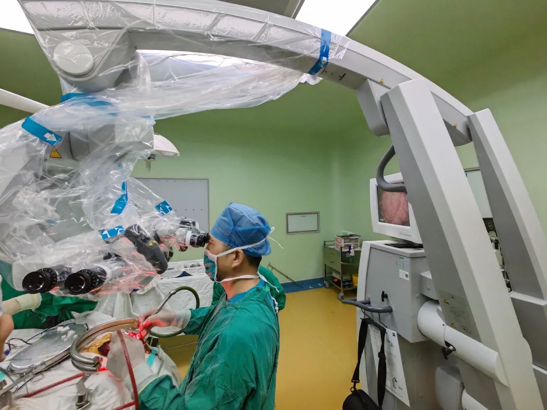 面肌痉挛开颅手术是大手术吗,眼睑痉挛手术开颅成功率