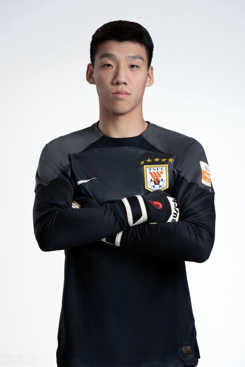 韩镕泽失误，泰山遭遇守门员之殇；全靠王大雷？郝伟选择不明智