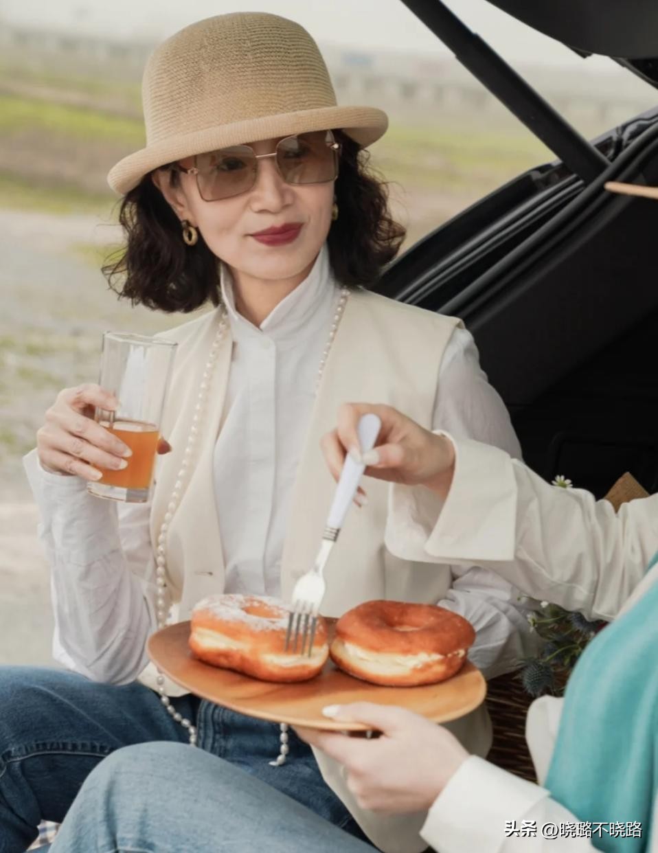 小个子适合的半丸子头卷发,中年卷发戴什么帽子好看