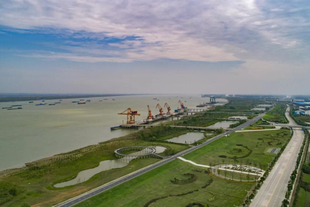 奋力开启新时代高质量发展新征程,改革开放再出发砥砺奋进新时代