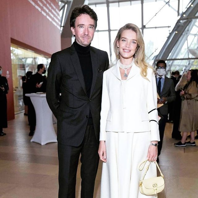 水果娜的不老少女颜绝了！穿毛衣裙也高级，带两娃逆袭成LV太子妃